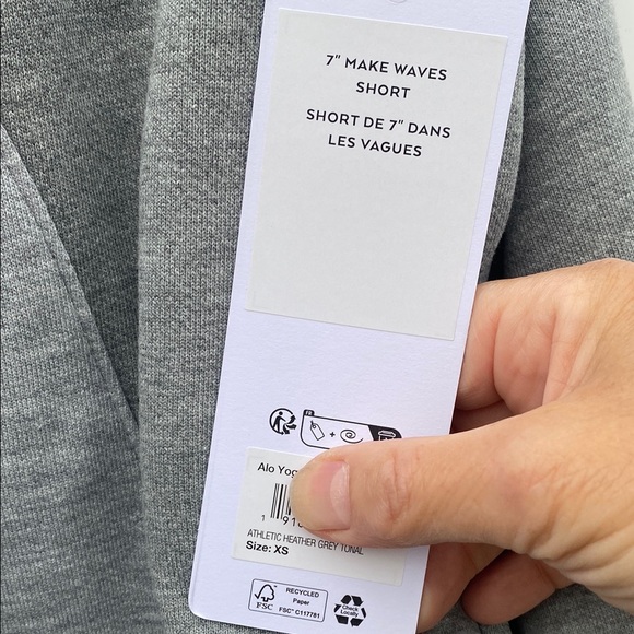 ALO Yoga make waves Athletic Heather Gray Shorts

7 inch inseam/ size XS - Picture 4 of 4